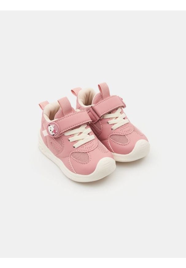 Sinsay - Sneakersy ze skórzaną wkładką z certyfikatem "ZDROWA STOPA" - różowy. Kolor: różowy. Materiał: skóra