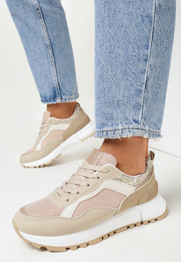 Born2be - Ciemnobeżowe Sneakersy na Grubej Podeszwie z Brokatem Komerta. Nosek buta: okrągły. Zapięcie: sznurówki. Kolor: beżowy. Materiał: materiał. Obcas: na obcasie. Wysokość obcasa: niski