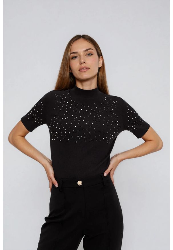 MOODO - Sweter z krótkimi rękawami czarny. Kolor: czarny. Materiał: elastan, bawełna. Długość rękawa: krótki rękaw. Długość: krótkie