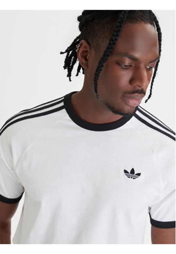 Adidas - adidas T-Shirt 3-Stripes KE3537 Biały Regular Fit. Kolor: biały. Materiał: bawełna