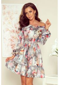 Sukienki.shop - Sukienka z odkrytymi ramionami szara hiszpanka w kwiaty. Okazja: na randkę. Typ kołnierza: dekolt hiszpanka. Kolor: szary. Wzór: kwiaty. Typ sukienki: z odkrytymi ramionami. Styl: wizytowy #4