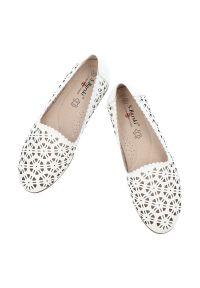 Białe Baleriny S.Barski Stylowe Skórzane Obuwie Damskie. Okazja: na co dzień. Kolor: biały. Materiał: skóra. Szerokość cholewki: normalna. Wzór: ażurowy. Obcas: na obcasie. Styl: elegancki. Wysokość obcasa: średni #3