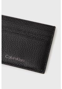 Calvin Klein Etui na karty skórzane męski kolor czarny. Kolor: czarny. Materiał: materiał. Wzór: gładki #2