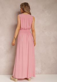 Renee - Różowa Sukienka Thesarpia. Kolor: różowy. Materiał: tkanina, wiskoza. Długość rękawa: na ramiączkach. Wzór: jednolity, gładki. Typ sukienki: kopertowe. Styl: klasyczny. Długość: maxi