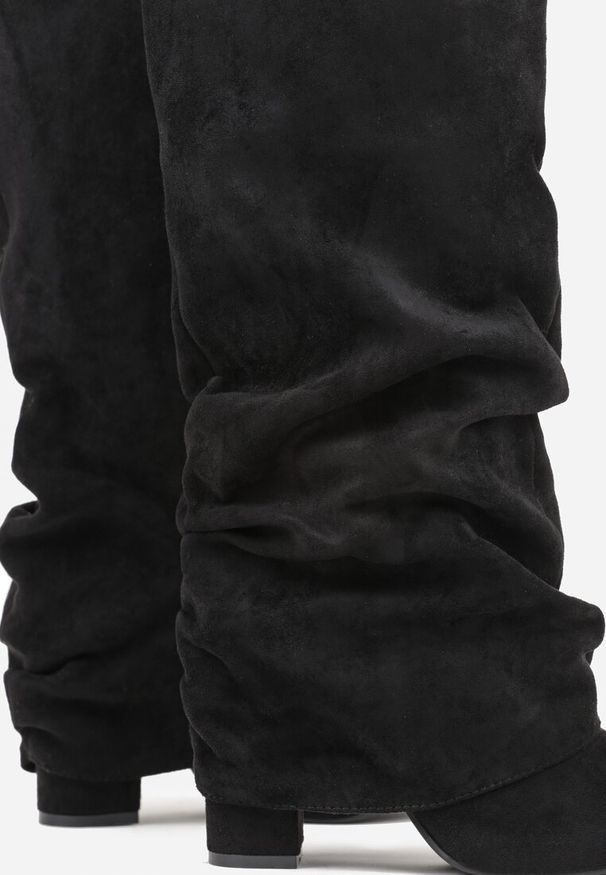 Born2be - Czarne Kozaki na Słupku z Marszczoną Cholewką Imitującą Nogawkę Rittia. Okazja: na co dzień, na spotkanie biznesowe, do pracy. Kolor: czarny. Materiał: jeans. Szerokość cholewki: normalna. Obcas: na słupku. Styl: casual, biznesowy, elegancki