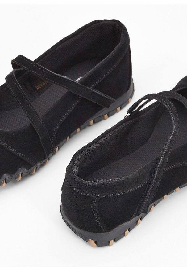 bonprix - Baleriny typu Mary-Jane. Zapięcie: pasek. Kolor: czarny. Wzór: paski. Styl: sportowy