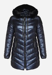 Born2be - Granatowa Pikowana Kurtka z Kapturem z Futerkiem Zorria. Typ kołnierza: kaptur. Kolekcja: plus size. Kolor: niebieski. Materiał: futro. Wzór: aplikacja #7