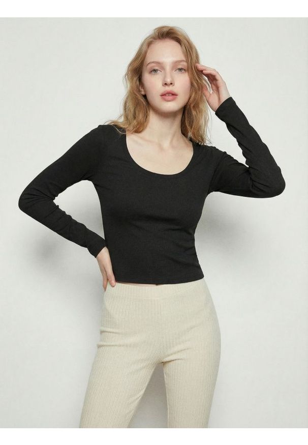 Sinsay - Bawełniana bluzka z długim rękawem - czarny. Kolor: czarny. Materiał: bawełna. Długość rękawa: długi rękaw. Długość: długie