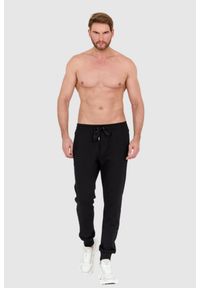 Dolce and Gabbana - DOLCE & GABBANA Czarne spodnie dresowe z haftowanym logo. Kolor: czarny. Materiał: bawełna. Wzór: haft #4