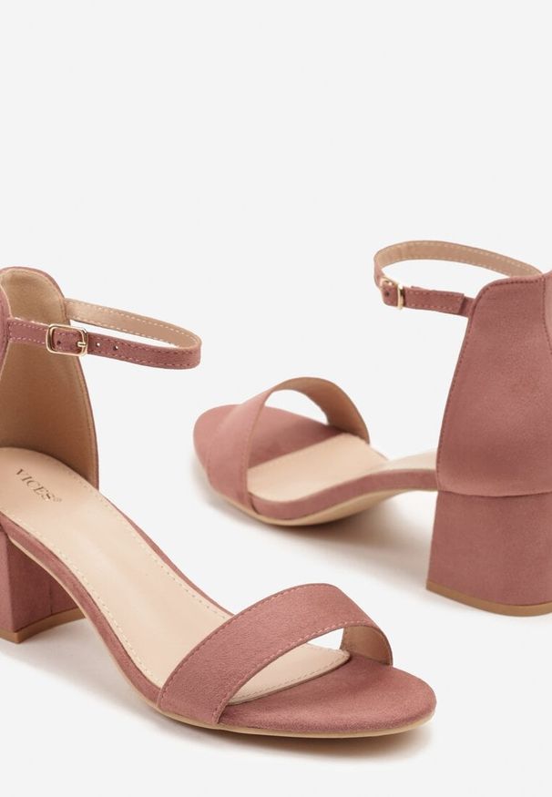 Born2be - Różowe Sandały Vices na Obcasie w Klasycznym Stylu Jelhiris. Okazja: na wesele, na ślub cywilny. Zapięcie: sprzączka. Kolor: różowy. Obcas: na obcasie. Styl: klasyczny. Wysokość obcasa: średni