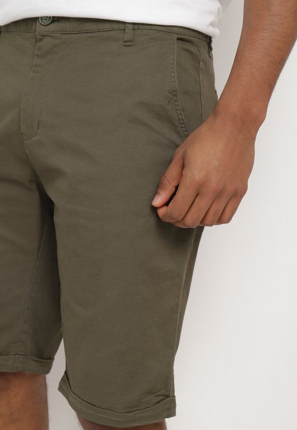 Born2be - Ciemnozielone Szorty z Bawełny Zapinane na Ukryty Zamek Błyskawiczny i Guzik Vinetta. Okazja: na co dzień. Kolor: zielony. Materiał: bawełna. Sezon: lato. Styl: casual