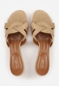 Renee - Beżowe Klapki na Kaczuszce VICES Ozdobione Geometryczną Cholewką Nedanoire. Okazja: na randkę, na spacer. Kolor: beżowy. Wzór: geometria, aplikacja. Obcas: na szpilce. Styl: boho. Wysokość obcasa: średni #7