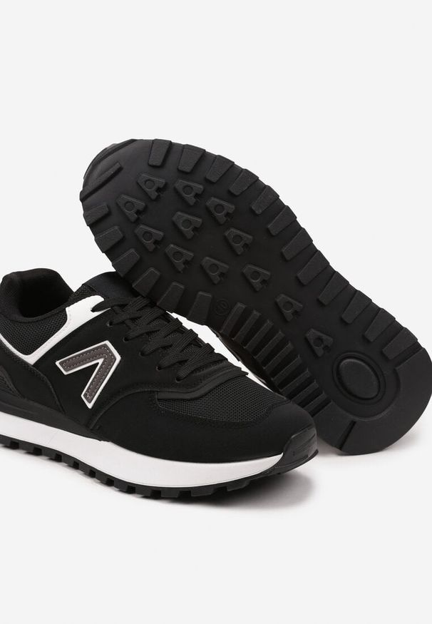 Born2be - Czarne Sznurowane Buty Sportowe Sneakersy na Płaskiej Podeszwie z Ozdobną Naszywką Tiresi. Okazja: na co dzień. Zapięcie: sznurówki. Kolor: czarny. Materiał: jeans. Wzór: aplikacja. Obcas: na płaskiej podeszwie