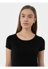 4f - T-shirt regular gładki damski. Kolor: czarny. Materiał: dzianina, bawełna. Wzór: gładki