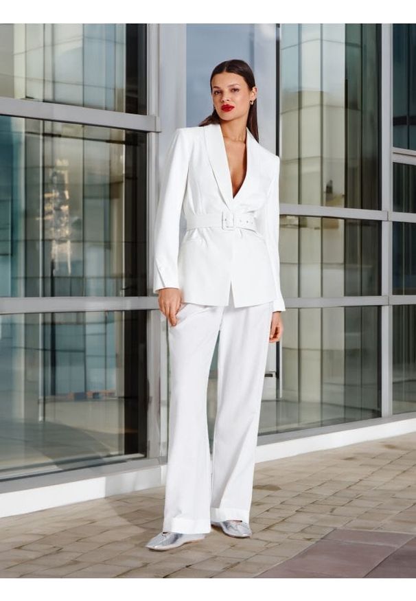 Sinsay - Marynarka z paskiem - biały. Kolor: biały. Styl: elegancki