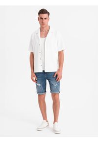 Ombre Clothing - Krótkie męskie spodenki jeansowe z przetarciami i podwiniętą nogawką – niebieskie V2 OM-SRDS-0186 - XXL. Okazja: na co dzień. Kolor: niebieski. Materiał: jeans. Długość: krótkie. Wzór: aplikacja. Sezon: lato. Styl: casual #7