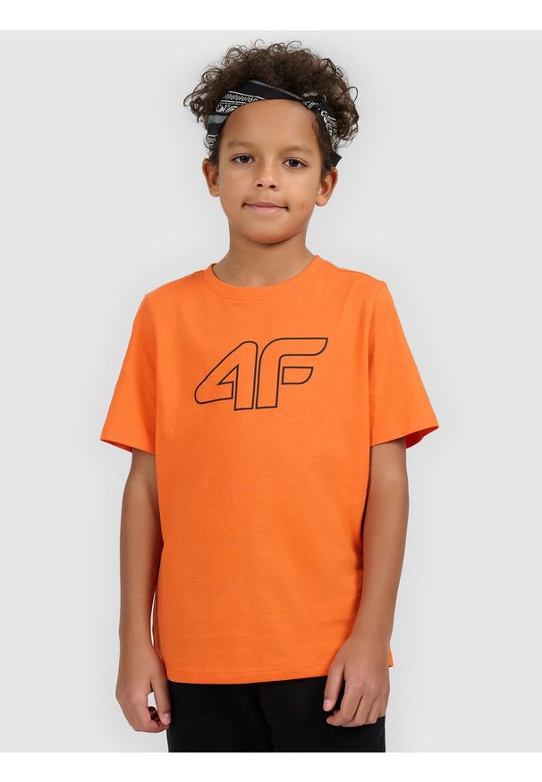 4f - 4F T-shirt regular z nadrukiem chłopięcy - pomarańczowy 128 (7-8 lat). Okazja: na co dzień, na spacer, na uczelnię. Kolor: pomarańczowy. Materiał: materiał, bawełna, dresówka, jeans. Wzór: nadruk. Sezon: lato. Styl: klasyczny, casual