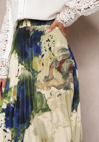 Renee - Granatowo-Zielona Spódnica z Plisowanej Tkaniny z Gumką w Talii Symbiote. Kolor: niebieski. Materiał: tkanina #4