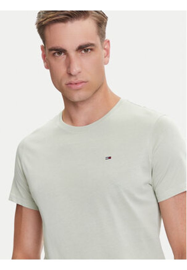 Tommy Jeans T-Shirt DM0DM04411 Zielony Slim Fit. Kolor: zielony. Materiał: bawełna