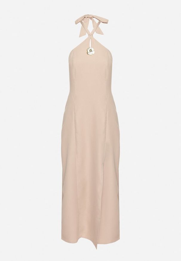 Born2be - Beżowa Sukienka z Wiskozą z Odkrytymi Plecami i Wiązaniem Zdobiona Broszką Nalorise. Kolor: beżowy. Materiał: wiskoza. Wzór: aplikacja. Styl: klasyczny, elegancki