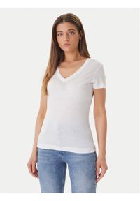 Guess T-Shirt W5GP31 KCSX2 Biały Classic Fit. Kolor: biały. Materiał: lyocell #1