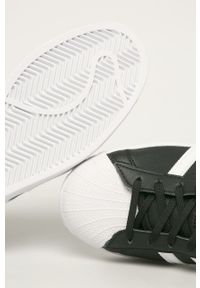 adidas Originals - Buty Superstar Vegan. Nosek buta: okrągły. Zapięcie: sznurówki. Kolor: czarny. Materiał: syntetyk, materiał, skóra ekologiczna, guma. Szerokość cholewki: normalna. Model: Adidas Superstar #5