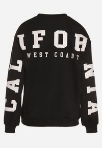 Born2be - Czarna Ocieplana Bluza z Bawełną i Napisem z Tyłu Fezanda. Okazja: na co dzień. Kolor: czarny. Materiał: bawełna. Wzór: napisy. Styl: klasyczny, casual, elegancki #6