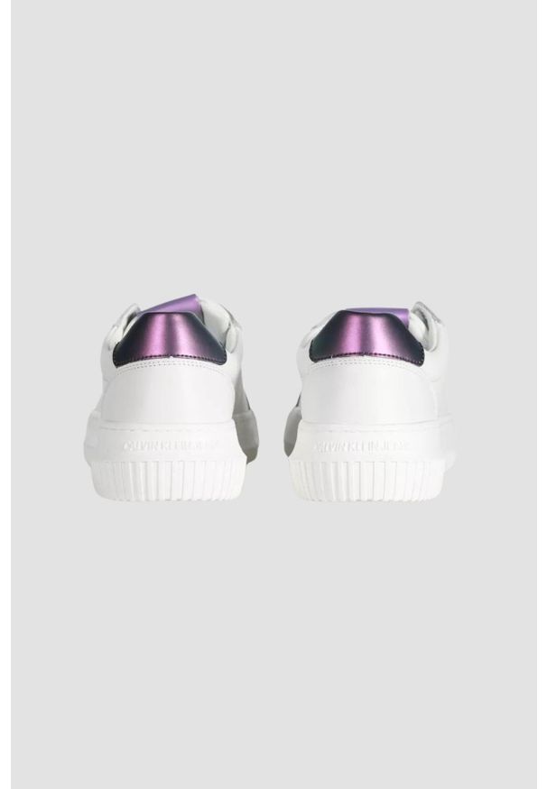 Calvin Klein - CALVIN KLEIN Białe sneakersy. Kolor: biały. Materiał: skóra