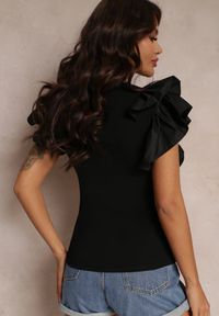 Renee - Czarna Bluzka z Falbankami Wokół Ramion i Okrągłym Dekoltem Palnn. Typ kołnierza: kołnierz z falbankami. Kolor: czarny. Materiał: bawełna, jeans. Styl: wizytowy, klasyczny, elegancki #5