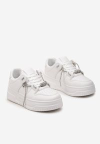 Renee - Białe Sneakersy na Platformie Ozdobione Cyrkoniami Uraians. Kolor: biały. Wzór: aplikacja. Obcas: na platformie #5