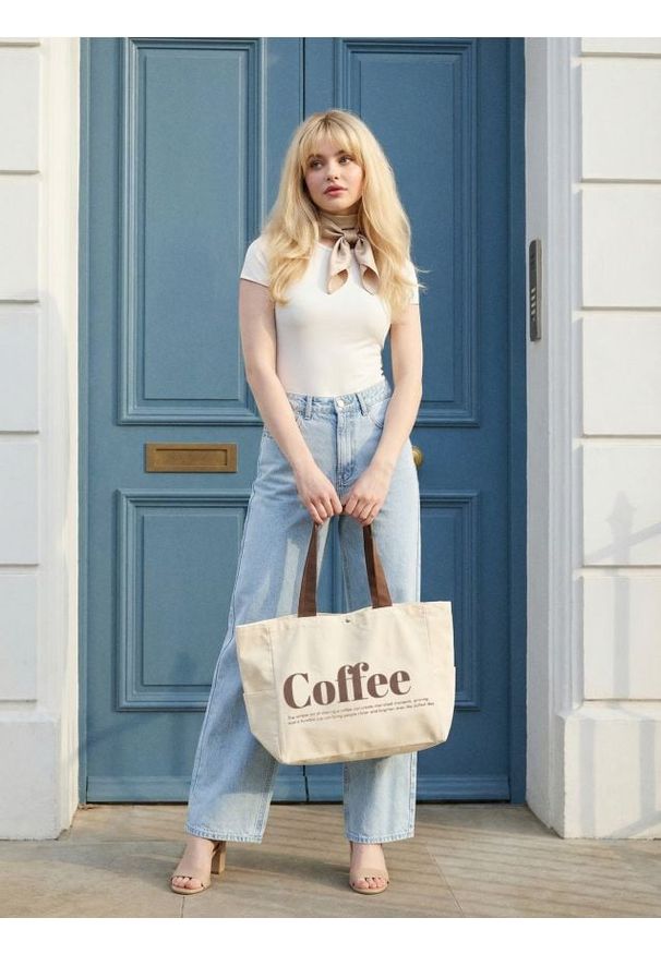 Sinsay - Gładkie body basic z krótkim rękawem - biały. Kolor: biały. Długość rękawa: krótki rękaw. Długość: krótkie. Wzór: gładki