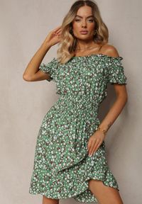 Renee - Zielona Bawełniana Sukienka Midi Hiszpanka z Gumką w Pasie Dnise. Typ kołnierza: dekolt hiszpanka. Kolor: zielony. Materiał: bawełna. Długość: midi