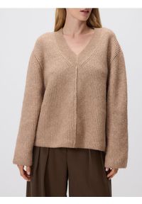 Reserved - Sweter oversize - brązowy. Kolor: brązowy. Materiał: dzianina #1