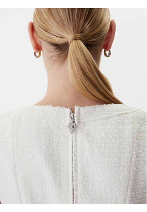 Guess Sukienka koktajlowa W6RK28 WJ632 Écru Regular Fit. Kolor: kremowy. Materiał: syntetyk. Styl: wizytowy