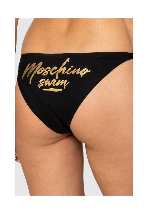 MOSCHINO Czarny dół od bikini z wiązaniami i złotym logo. Kolor: czarny. Wzór: nadruk, aplikacja