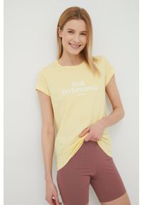 Peak Performance t-shirt bawełniany kolor żółty. Kolor: żółty. Materiał: bawełna. Długość rękawa: krótki rękaw. Długość: krótkie. Wzór: nadruk