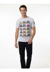 Bawełniany T-Shirt, Męski - Brave Soul - Retro Auta - Popielaty. Okazja: na co dzień. Kolor: szary. Materiał: wiskoza, bawełna. Wzór: nadruk. Sezon: wiosna, lato. Styl: retro #4