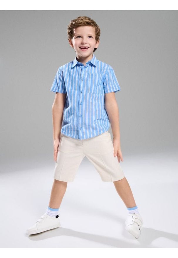 Sinsay - Szorty z domieszką wiskozy i lnu - kremowy. Kolor: kremowy. Materiał: wiskoza, len