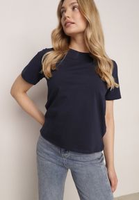 Born2be - Granatowy T-shirt z Bawełny z Dłuższym Tyłem i Rozcięciami po Bokach Cordalea. Okazja: na co dzień. Kolor: niebieski. Materiał: bawełna. Długość: długie. Styl: casual, elegancki #1