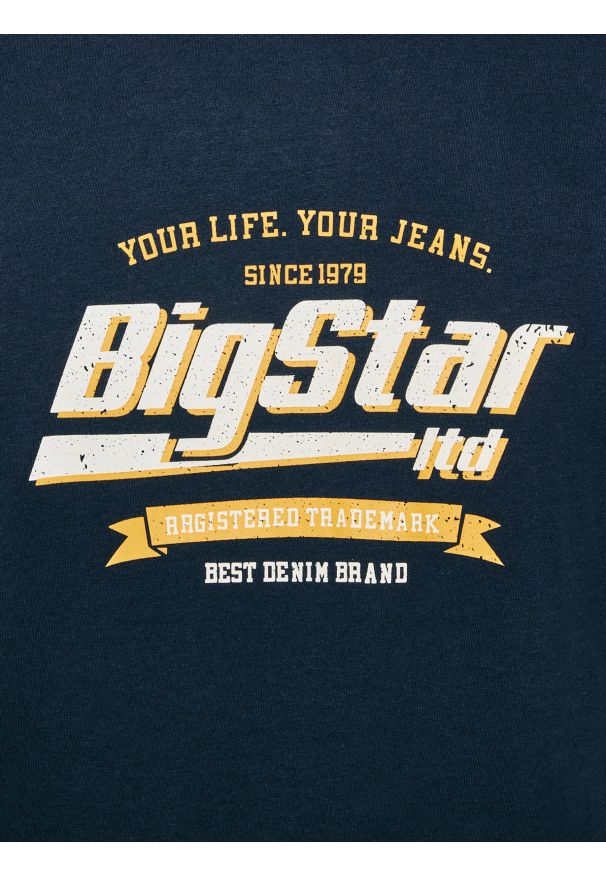 Big-Star - Koszulka męska z nadrukiem granatowa Briss 403. Okazja: na co dzień. Kolor: niebieski. Materiał: jeans, skóra, bawełna. Wzór: nadruk. Styl: casual, vintage, klasyczny