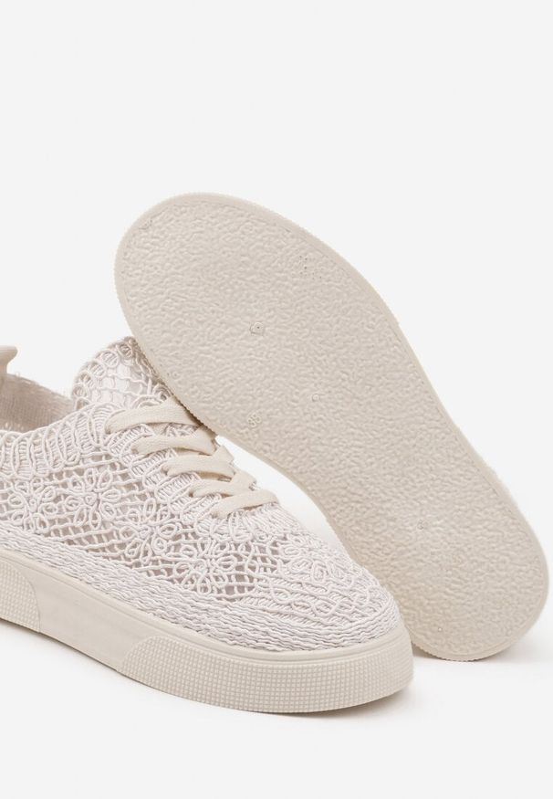 Renee - Beżowe Sneakersy z Ażurowej Koronki na Grubej Podeszwie Nanessia. Okazja: na co dzień. Kolor: beżowy. Materiał: koronka. Wzór: ażurowy, koronka