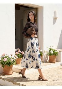 Sinsay - Wiskozowa spódnica midi w kwiatowy wzór z paskiem - wielobarwny. Materiał: wiskoza. Wzór: kwiaty #1