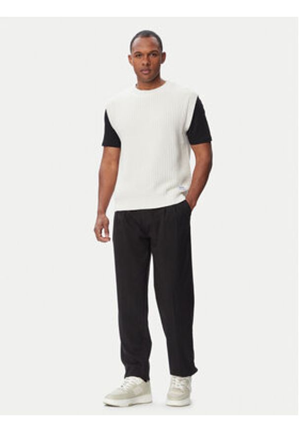 Hugo - HUGO Kamizelka Spuro 50557346 Kremowy Regular Fit. Kolor: kremowy. Materiał: bawełna