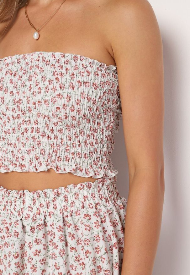 Born2be - Biało-Różowy Komplet 2-Częściowy Top Bandeau z Marszczeniami Spódnico-Szorty z Gumką w Talii Profea. Kolor: biały. Materiał: tkanina