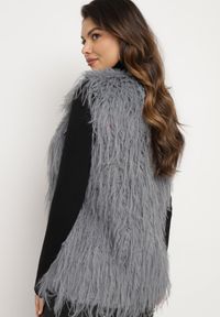 Born2be - Ciemnoszara Kamizelka Futrzana ze Wsuwanymi Kieszeniami Venzira. Okazja: na co dzień. Kolor: szary. Materiał: futro. Wzór: aplikacja. Styl: casual, elegancki #6