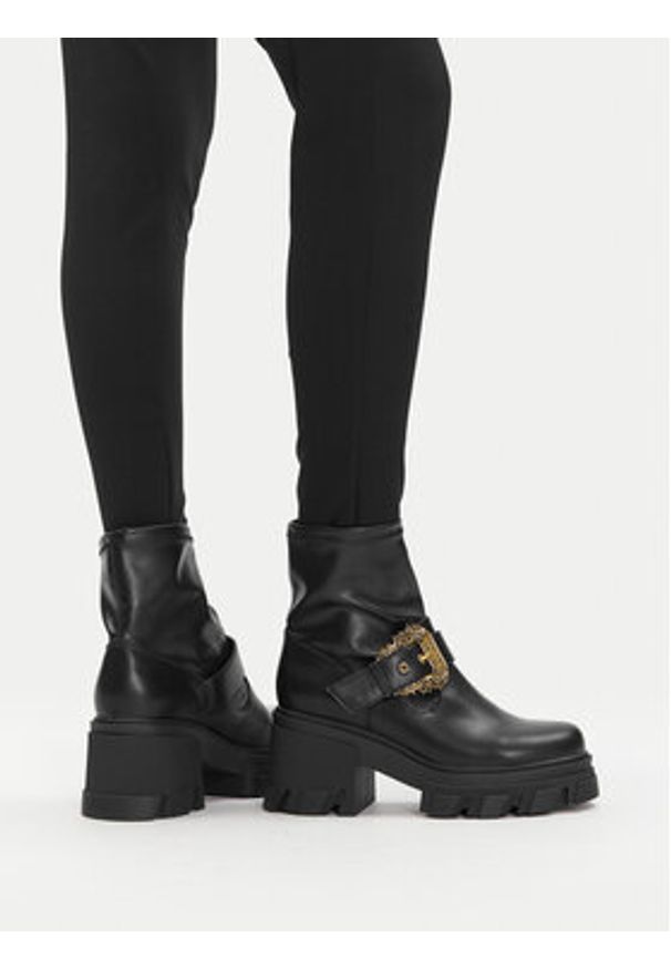 Versace Jeans Couture Botki 79VA3S80 Czarny. Kolor: czarny. Materiał: skóra