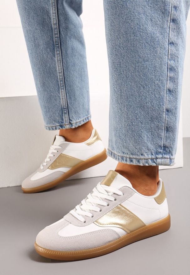 Born2be - Biało-Złote Sneakersy Tenisówki o Klasycznym Fasonie Do Kostki Satrama. Kolor: biały. Materiał: jeans, materiał. Sezon: lato, wiosna