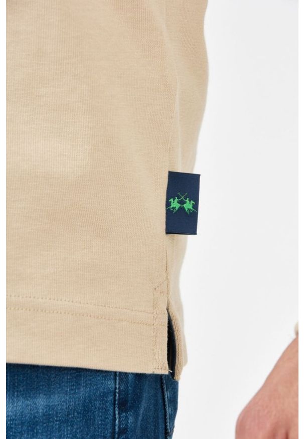 La Martina - LA MARTINA Beżowa bluza polo z wyszywanym z logo. Typ kołnierza: polo. Kolor: beżowy. Materiał: jersey
