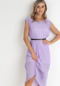 Born2be - Fioletowa Plisowana Sukienka Midi z Paskiem z Imitacji Skóry Sharia. Kolor: fioletowy. Materiał: skóra. Długość rękawa: bez rękawów. Styl: elegancki. Długość: midi #4