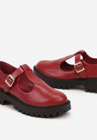 Renee - Bordowe Półbuty na Platformie Wykończone Sprzączką Berilora. Okazja: na co dzień. Zapięcie: sprzączka. Kolor: czerwony. Materiał: jeans. Obcas: na platformie. Styl: casual, elegancki #2